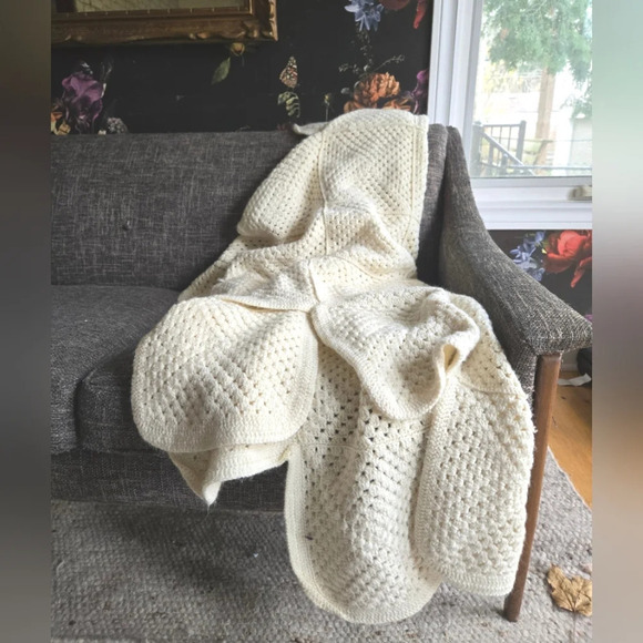 Hand Knit Snowflake Blanket - Picture 1 of 9